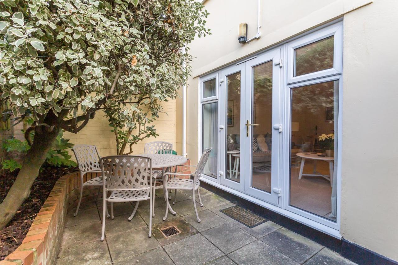 Modern Mews House With Free Parking Space, And Patio By Huluki Sussex Stays Brighton Екстер'єр фото